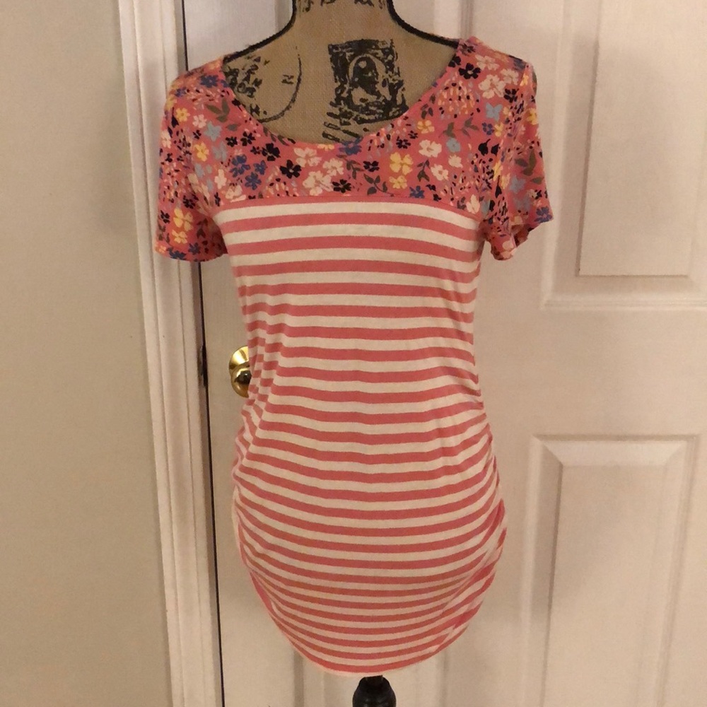 Jessica Simpson maternity  top